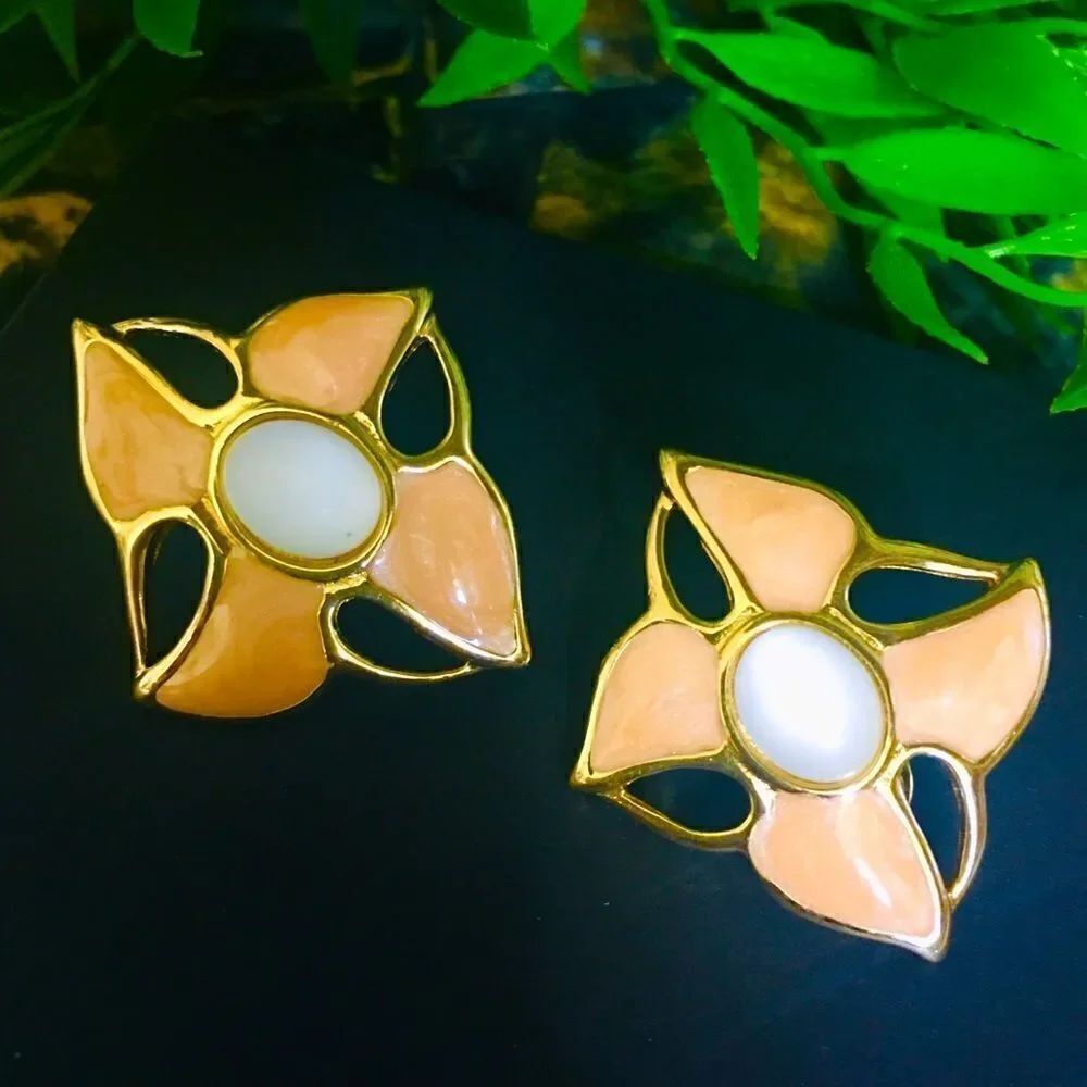 MONET Sun Flower Gripoix Cabochon Vintage Gold White Apricot earrings 4225